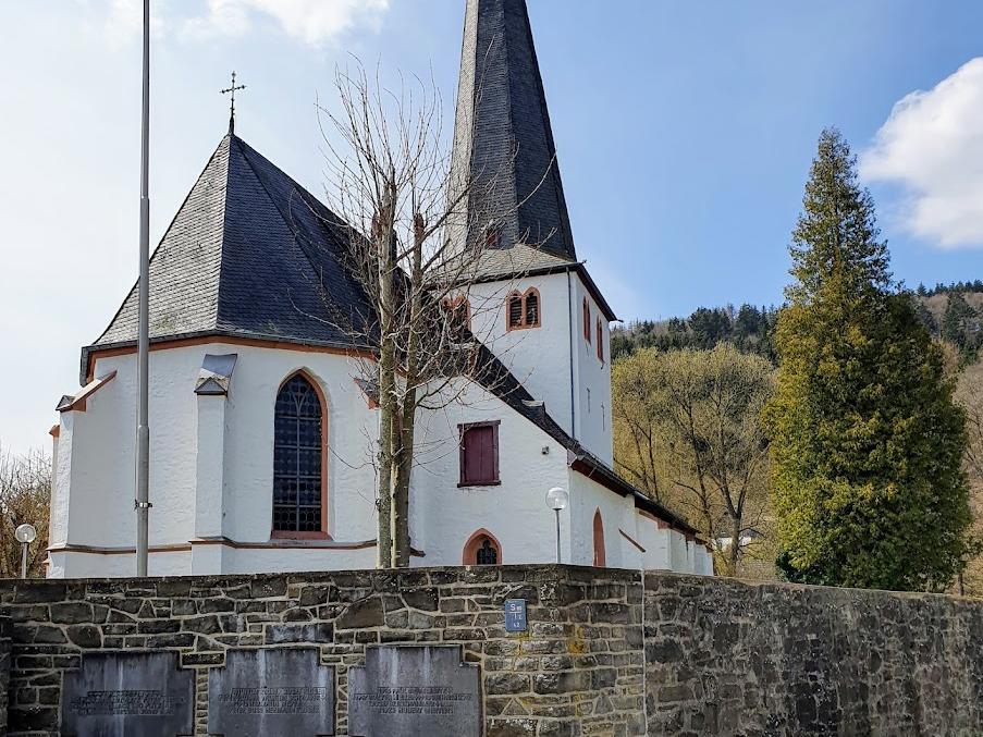 St. Johann Baptist, Olef