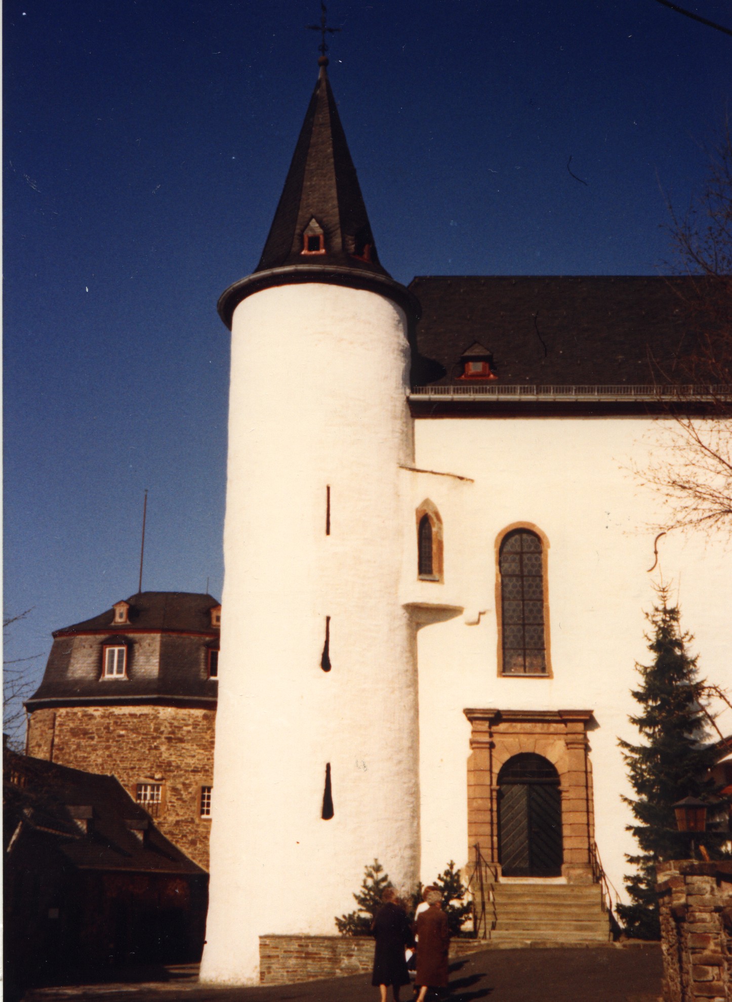 Wildenburg Kircheneingangsbereich
