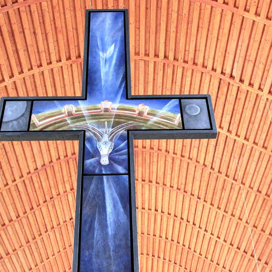 Das Altarkreuz von hinten