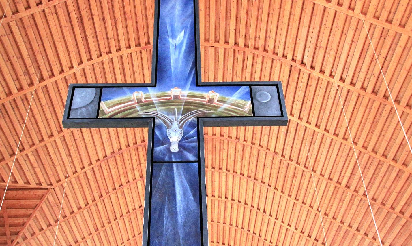 Das Altarkreuz von hinten