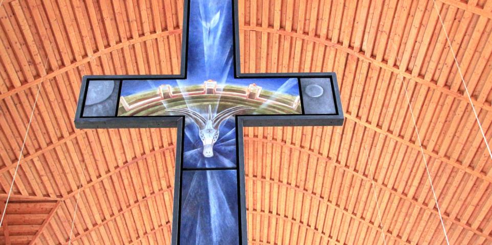 Das Altarkreuz von hinten