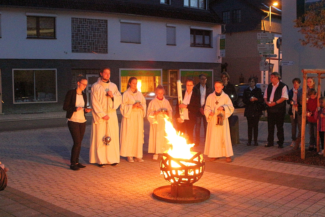 Bilder der Vorbereitung auf Ostern und die Osternacht 2019 in St. Anna Hellenthal